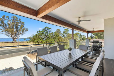 NEW - Sunrise Waters Holiday House - Accommodation Newcastle 0
