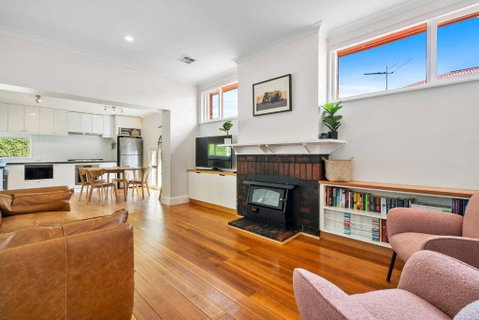 New Town Bungalow - A Leafy Family Haven - Accommodation Newcastle 0