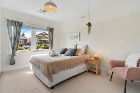 New Town Bungalow - A Leafy Family Haven - Accommodation Newcastle 3