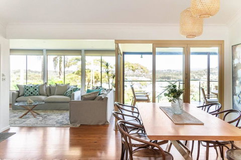 Newly Renovated 4 Bedroom Home In Newport With Pittwater Views - Accommodation Newcastle 2