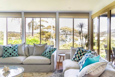 Newly Renovated 4 Bedroom Home In Newport With Pittwater Views - Accommodation Newcastle 1
