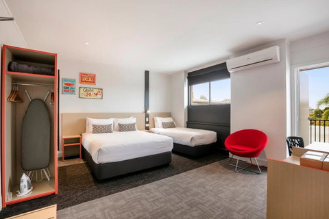 Nightcap At Camp Hill Hotel - Accommodation Newcastle 1