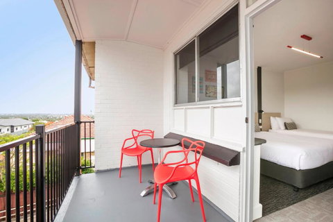 Nightcap At Camp Hill Hotel - Accommodation Newcastle 2