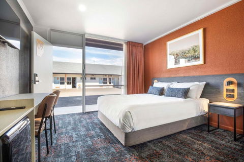 Nightcap At Horse & Jockey Hotel Warwick - Accommodation Newcastle 0