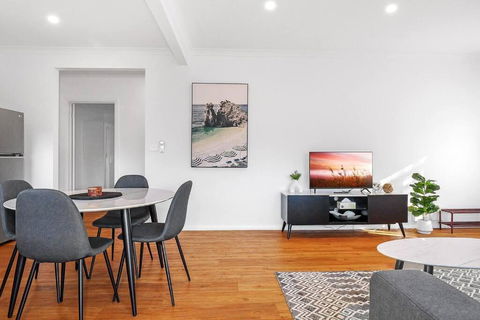 Nth Central 3BR - Split Systems Throughout & Wifi - Accommodation Newcastle 0