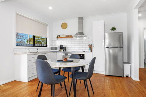 Nth Central 3BR - Split Systems Throughout & Wifi - Accommodation Newcastle 2