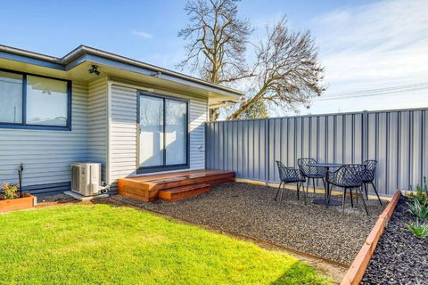 Nth Central 3BR - Split Systems Throughout & Wifi - Accommodation Newcastle 3