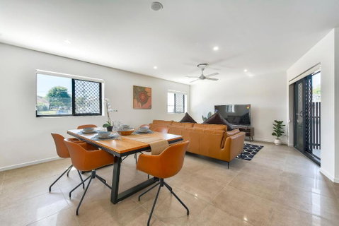 Newly Spacious Top Floor Good View Apartment - Accommodation Newcastle 3