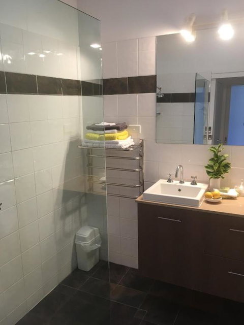 Newport Cottage, 5 Guests 7 Days Min - Accommodation Newcastle 1