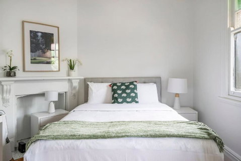 Newtown Nest - Chic Terrace Living Off King Street - Accommodation Newcastle 1