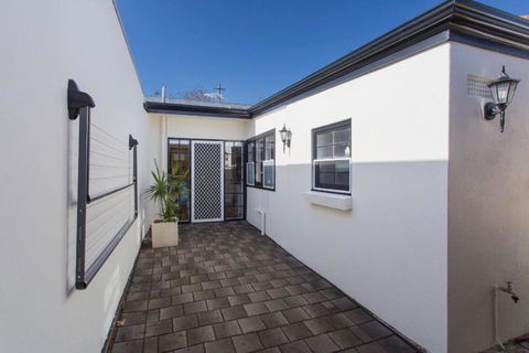 North Adelaide Row Cottage Monte - Accommodation Newcastle 1