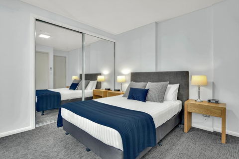 North Sydney Large Two Bedroom MIL2302 - Accommodation Newcastle 1