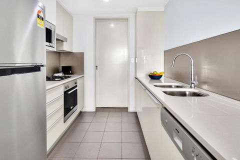North Sydney Large Two Bedroom MIL2302 - Accommodation Newcastle 3
