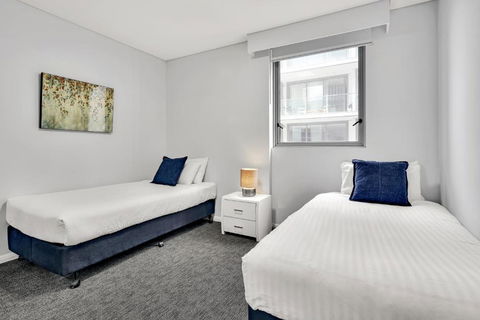 North Sydney Large Two Bedroom MIL2252402 - Accommodation Newcastle 3