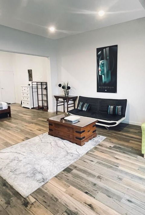 Northcote Spacious Studio - Accommodation Newcastle 2