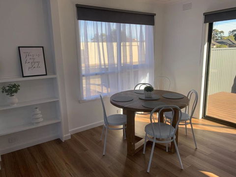 Nth Central 4BR Reno W WiFi - Accommodation Newcastle 2