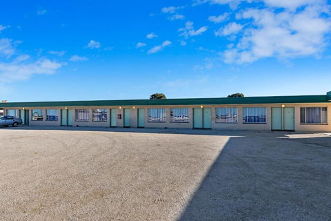 Nullarbor Roadhouse - Accommodation Newcastle 3