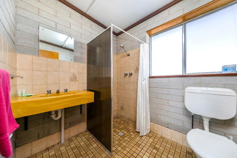 Nullarbor Roadhouse - Accommodation Newcastle 2
