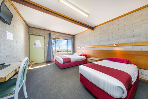 Nullarbor Roadhouse - Accommodation Newcastle 1