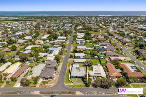Ocean Grove Beach House - Accommodation Newcastle 0