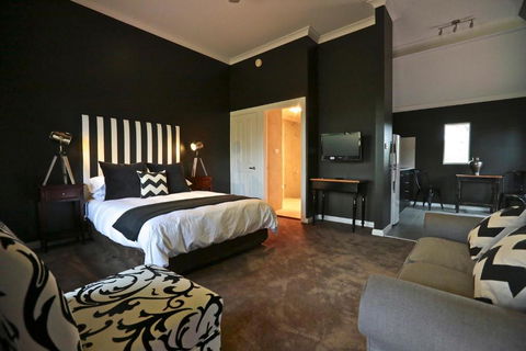 One Paddock Currency Creek Winery Villas - Accommodation Newcastle 0