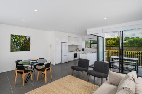 Oxford Steps - Executive 2BR Bulimba Apartment Across From The Park On Oxford St - Accommodation Newcastle 1