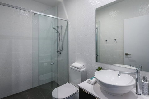 Oxford Steps - Executive 2BR Bulimba Apartment Across From The Park On Oxford St - Accommodation Newcastle 3
