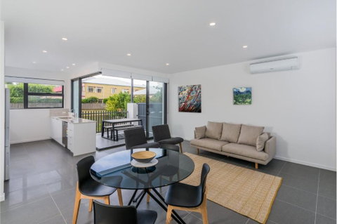Oxford Steps - Executive 2BR Bulimba Apartment Across From The Park On Oxford St - Accommodation Newcastle 0