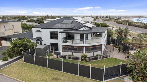 Ocean Views And Vineyards By Wine Coast Holiday Rentals - Accommodation Newcastle 0