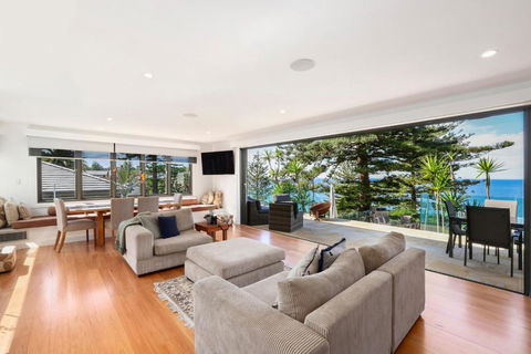 Ocean Vistas Spectacular Beach Coastal Views - Accommodation Newcastle 2