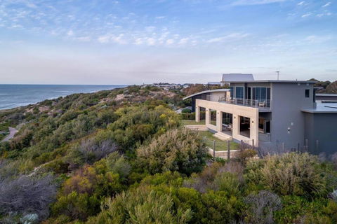 Oceanic I Private Properties - Accommodation Newcastle 0