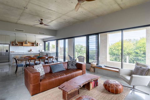 Oceanic I Private Properties - Accommodation Newcastle 3