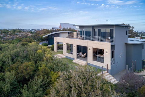 Oceanic I Private Properties - Accommodation Newcastle 1