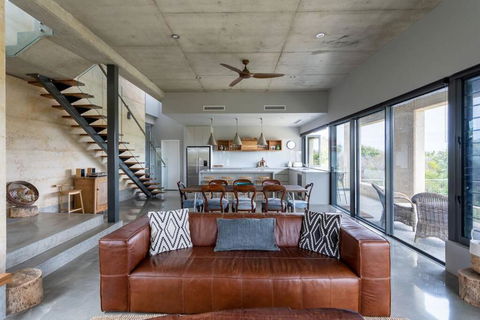 Oceanic I Private Properties - Accommodation Newcastle 2