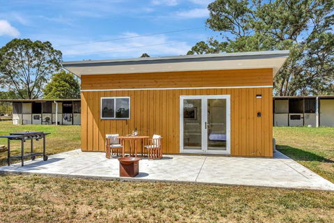 Odyssean Farmstay Cabin - Romantic Getaway, Roche Concert Bus Route & Nearby Wineries - Accommodation Newcastle 0