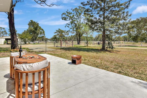 Odyssean Farmstay Cabin - Romantic Getaway, Roche Concert Bus Route & Nearby Wineries - Accommodation Newcastle 2