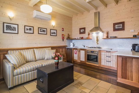 Old Bank Boutique Hotel - Accommodation Newcastle 2