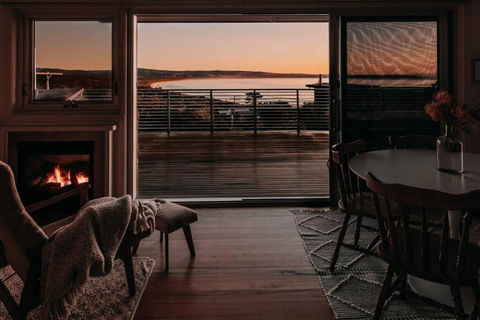 Olga And Alma - The Coastal Retreat - Accommodation Newcastle 2