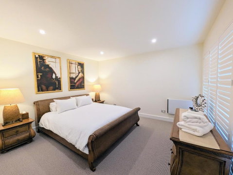 ONE Luxury Apartment - Accommodation Newcastle 2