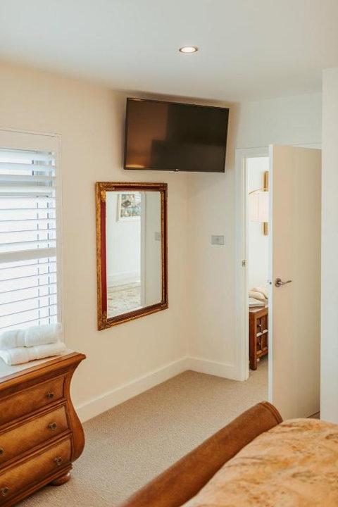 ONE Luxury Apartment - Accommodation Newcastle 3