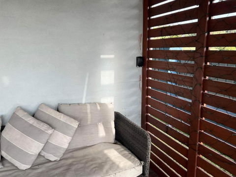 One Bedroom CBD Unit, Walk To Beaches & Cafes - Accommodation Newcastle 3