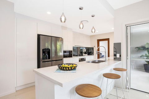 Park Avenue Luxe Townhouse Brand New Sleeps 9 - Accommodation Newcastle 3