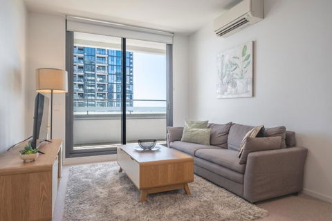 Panoramic Views 2br With Pool And Free Carpark - Accommodation Newcastle 0
