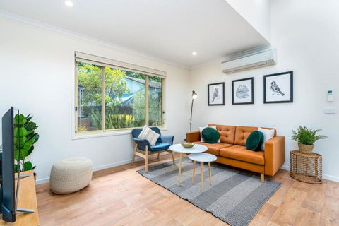 Peaceful 1BR Courtyard Unit In Quiet Dickson - Accommodation Newcastle 0