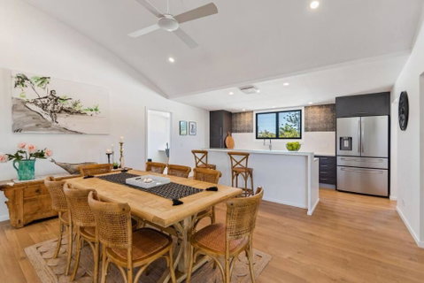 PACIFIC Stunning Coastal Home The Perfect Family Getaway - Accommodation Newcastle 3