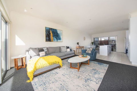 Page Seven By Property Mums - Accommodation Newcastle 2