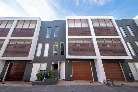 Page Seven By Property Mums - Accommodation Newcastle 3