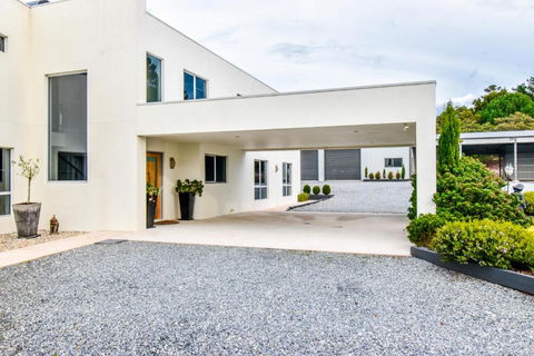 Paradise Point - Entire Home In Clarence Point, Tasmania Australia, 10 Guests 7 Bedrooms 7 Beds 3 Baths - Accommodation Newcastle 0