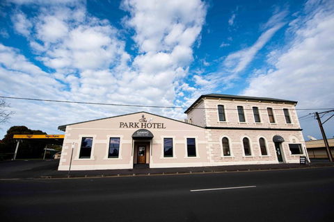 Park Hotel - Accommodation Newcastle 0