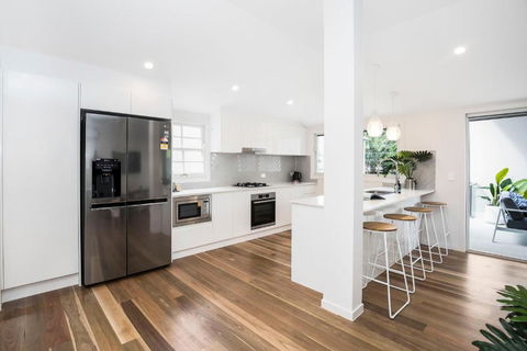 Park Avenue Terrace House Sleeps 9 - Accommodation Newcastle 1